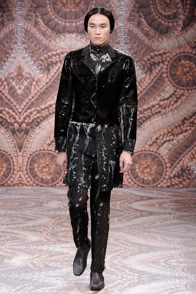 Look 30